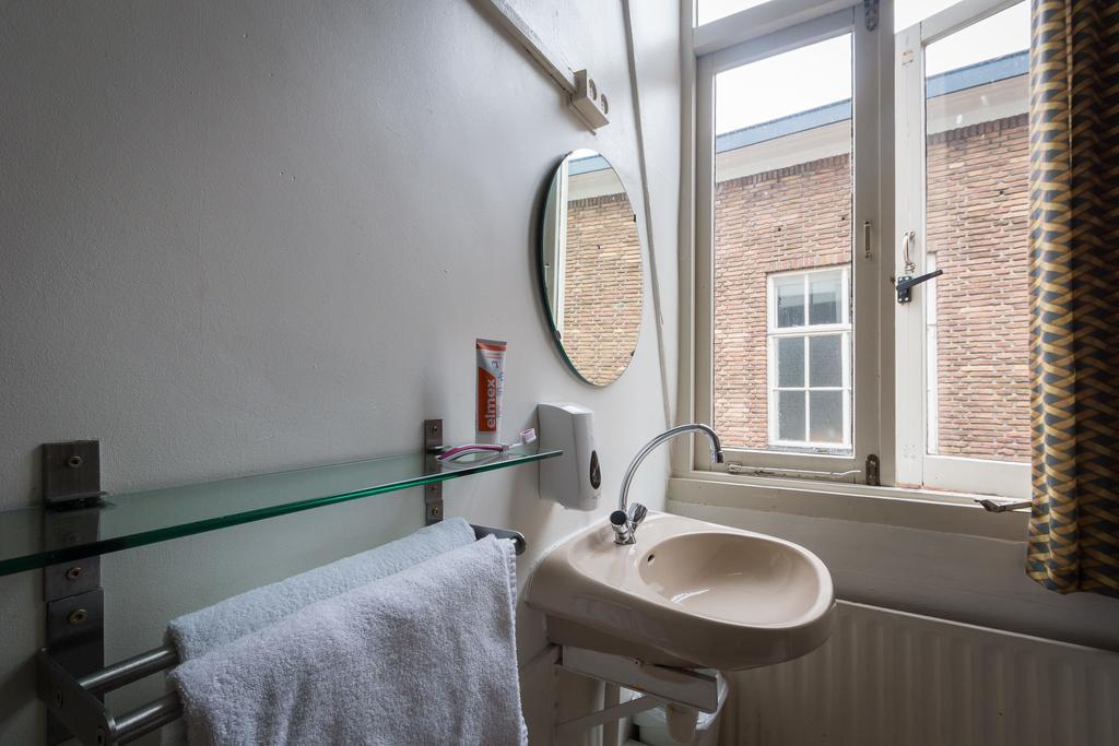 Stone Hotel & Hostel Utrecht Bilik gambar